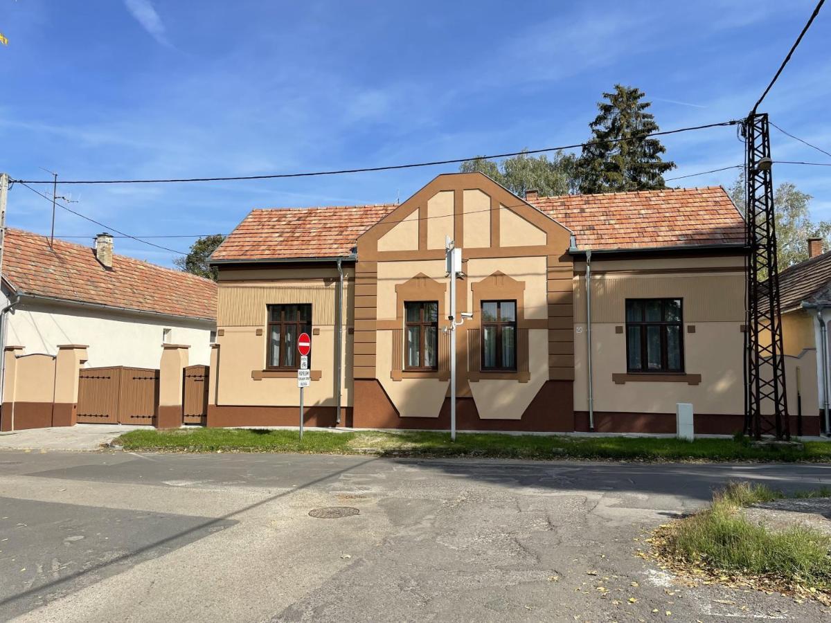 Kovacs Apartmanhaz 키슈쿤헐러시 외부 사진