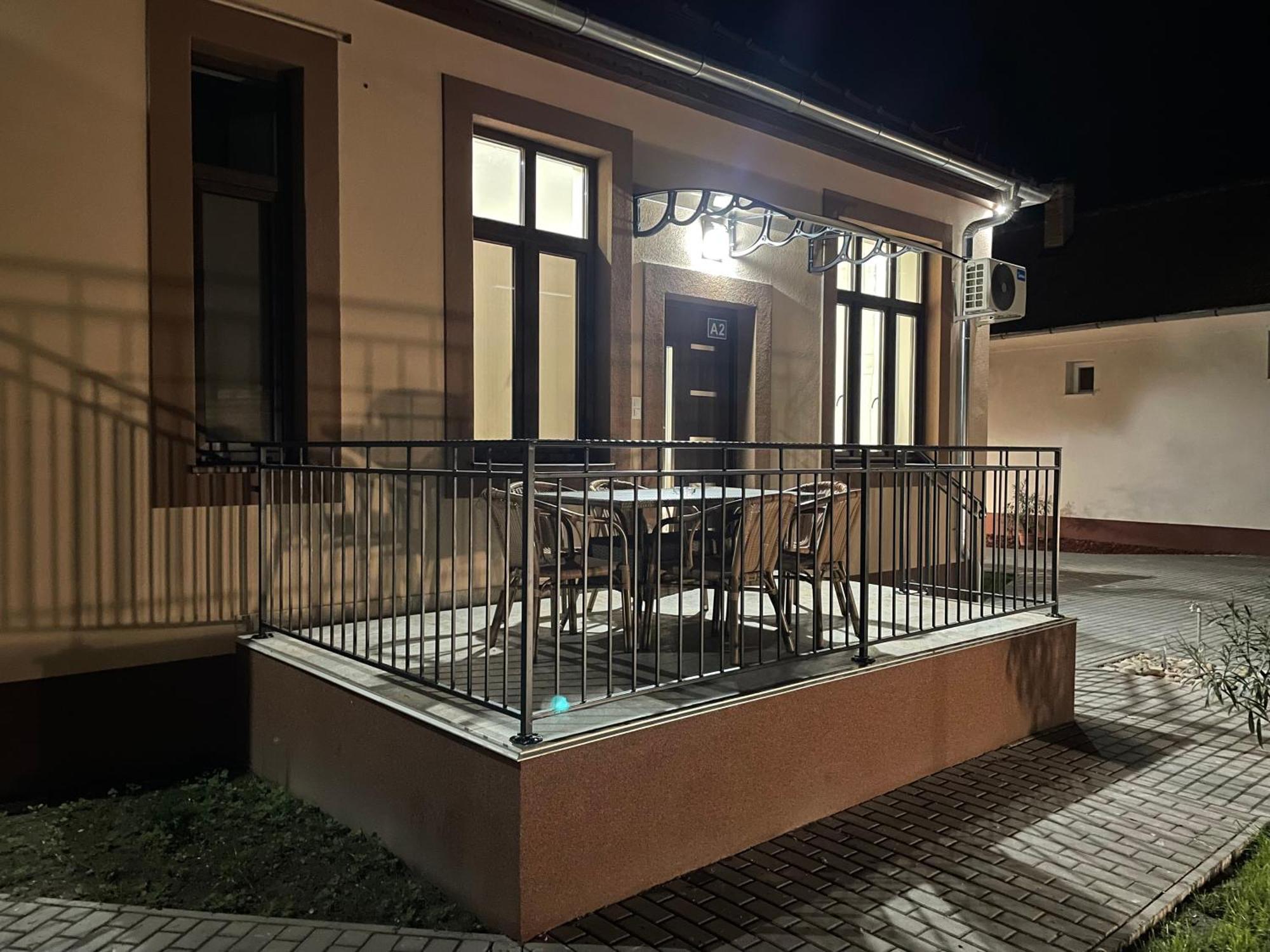 Kovacs Apartmanhaz 키슈쿤헐러시 객실 사진
