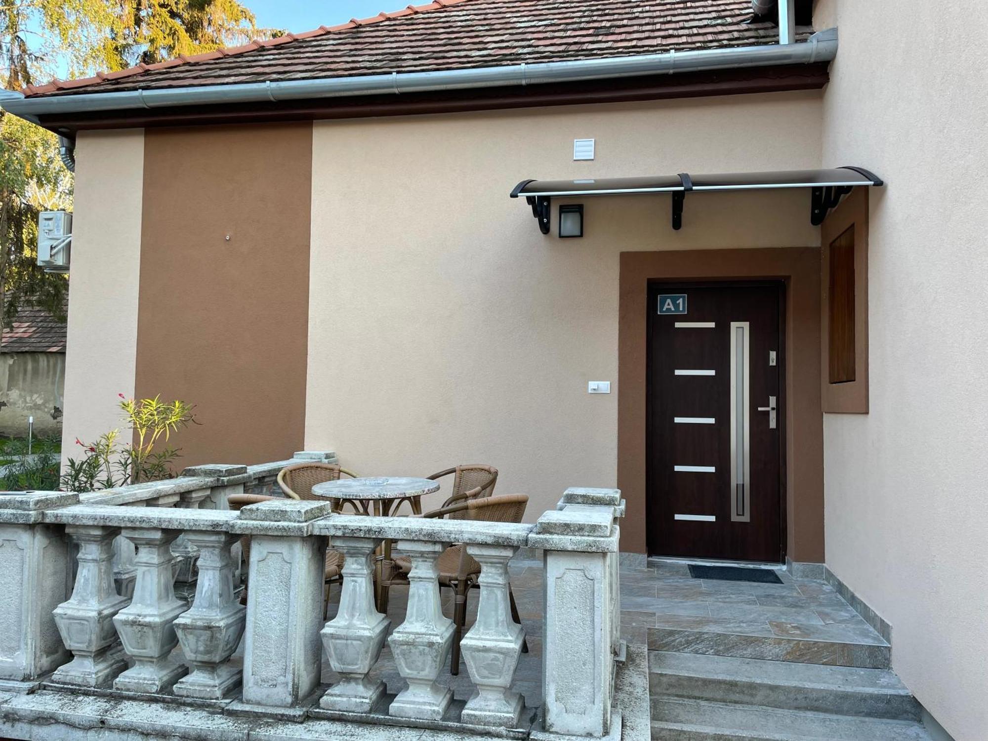 Kovacs Apartmanhaz 키슈쿤헐러시 객실 사진